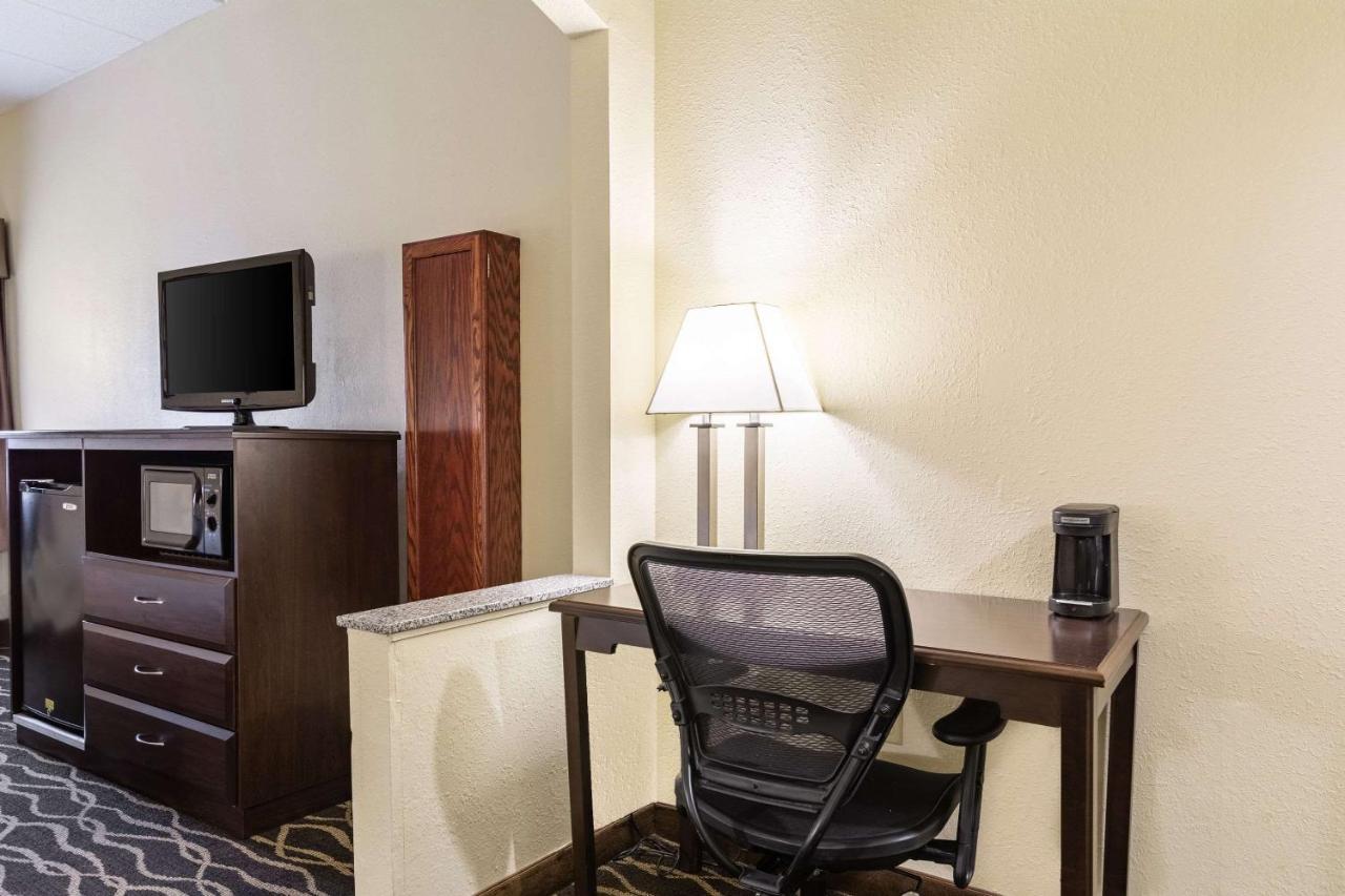 Quality Inn & Suites Southport Indianapolis Exterior photo