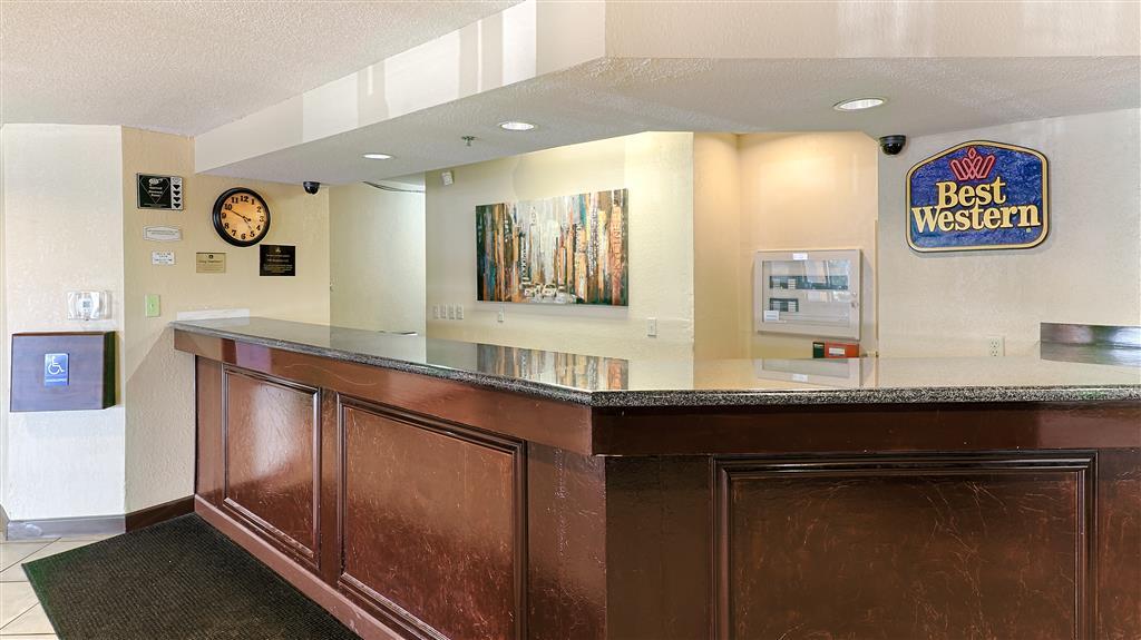 Quality Inn & Suites Southport Indianapolis Exterior photo
